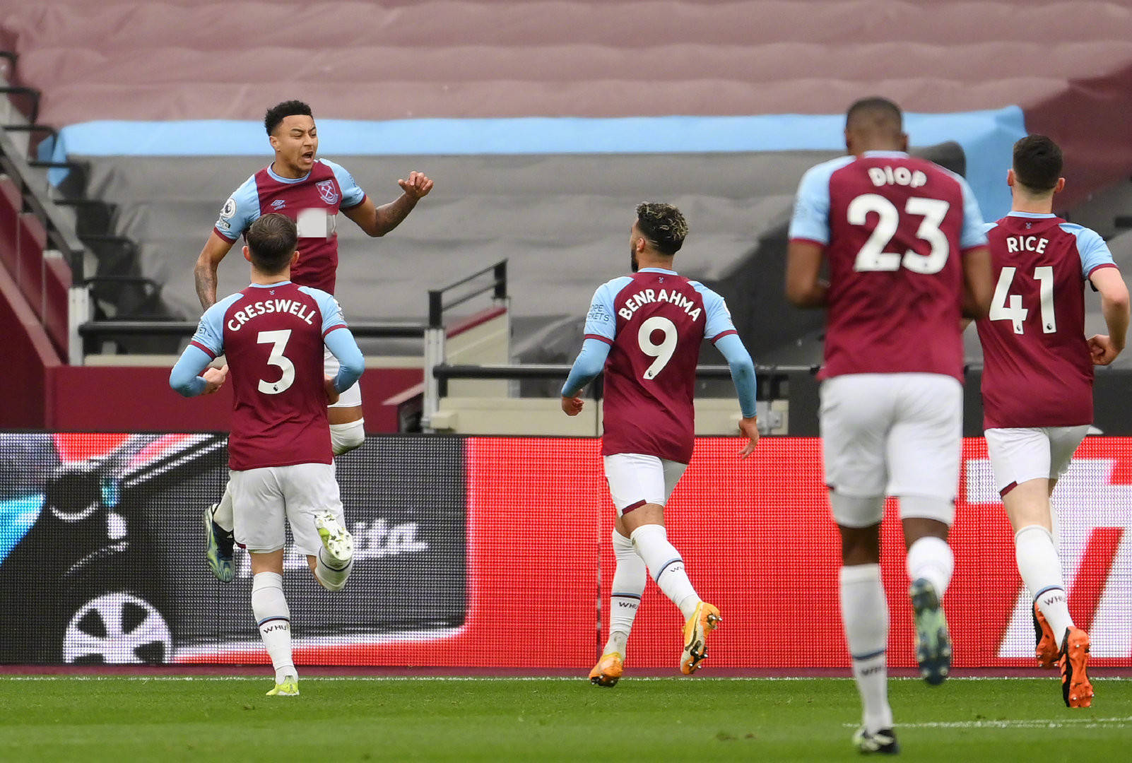 泳池为舞台 泳池为舞台